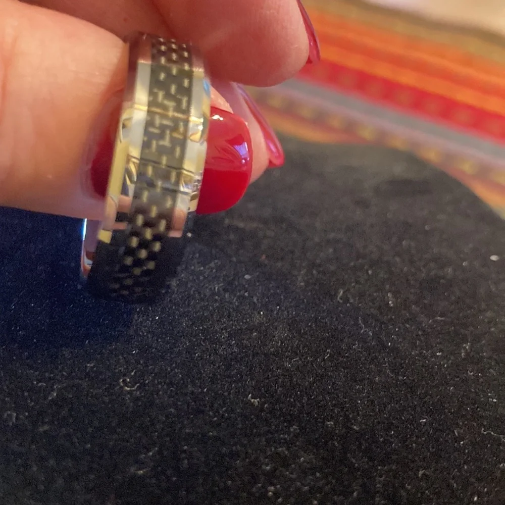 NWOT men’s King Will tungsten carbon “gentlemen” beveled edge band ring